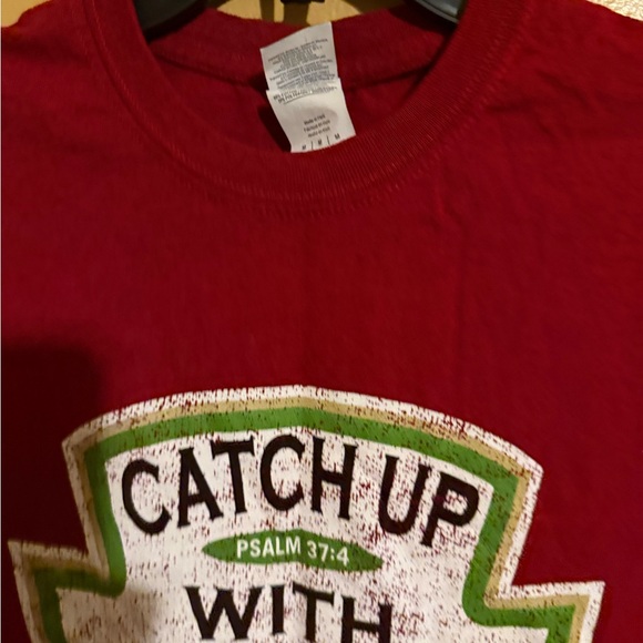 Gildan Rich Red Graphic T-Shirt Meduim - Picture 3 of 5